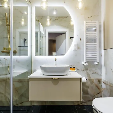 Amber Elegance W Apartamentach Bursztynowych Стегна